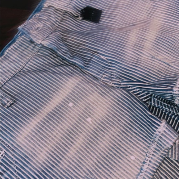 Cute striped jean shorts - Picture 1 of 2